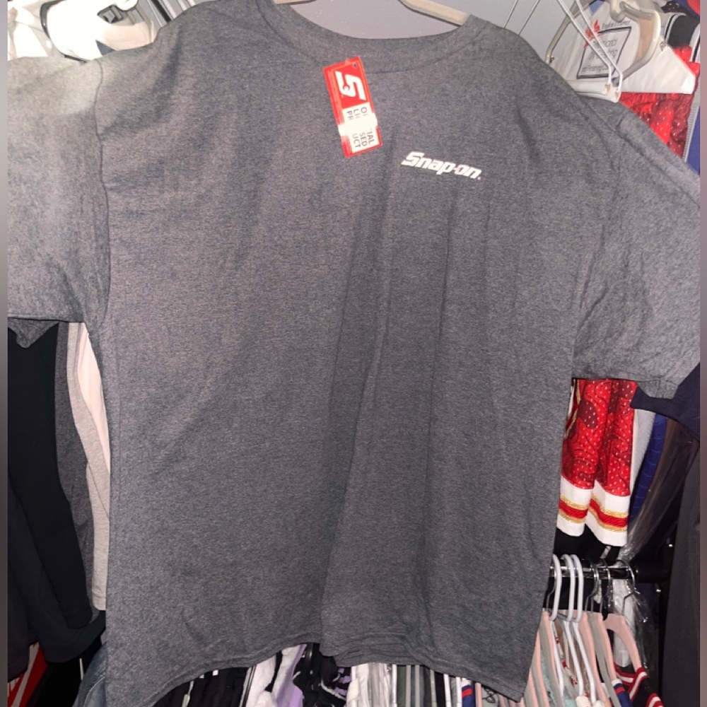Snap on gildan t shirt size 3XL